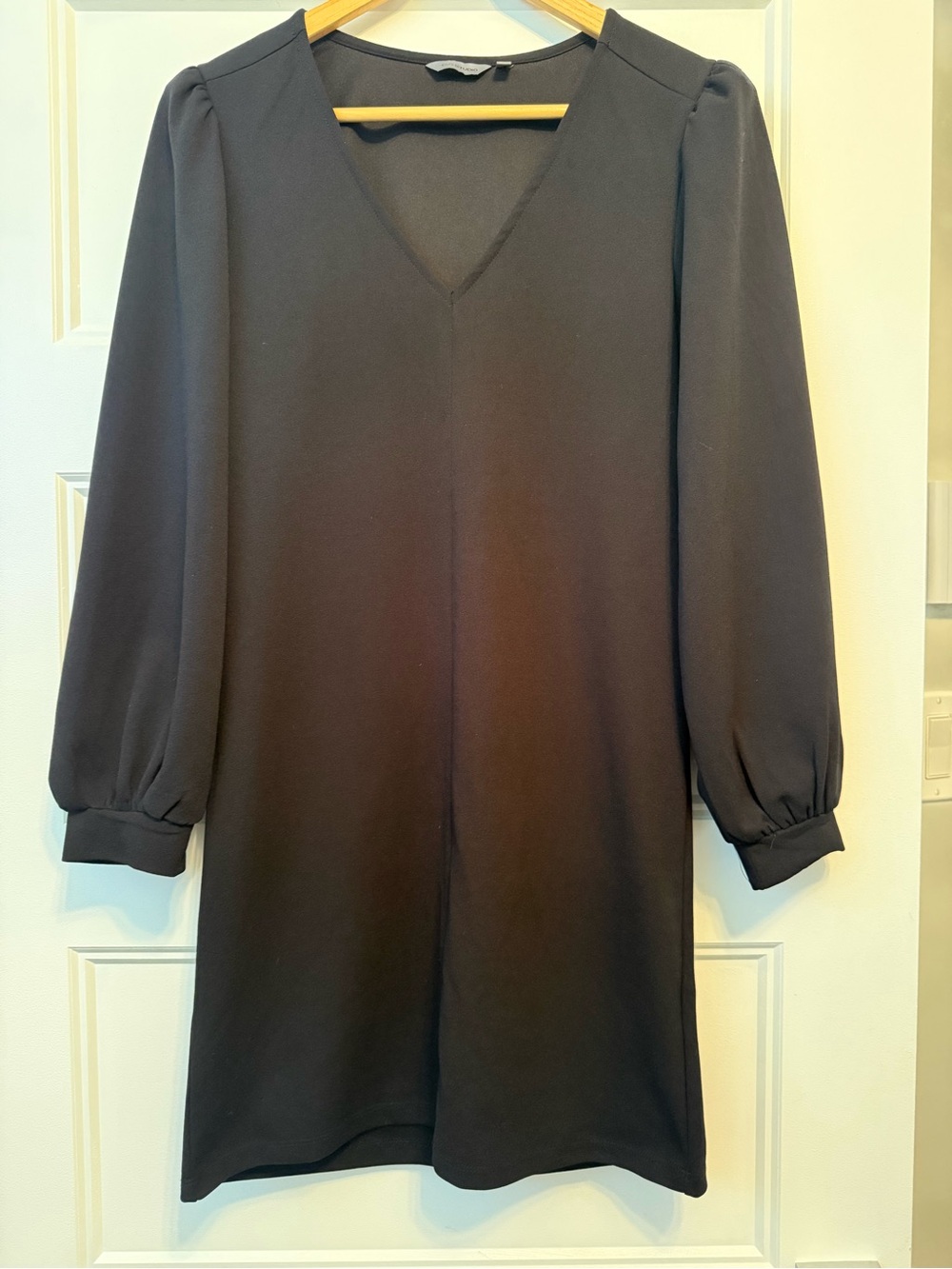 V-Classic Black Long Sleeve Dress